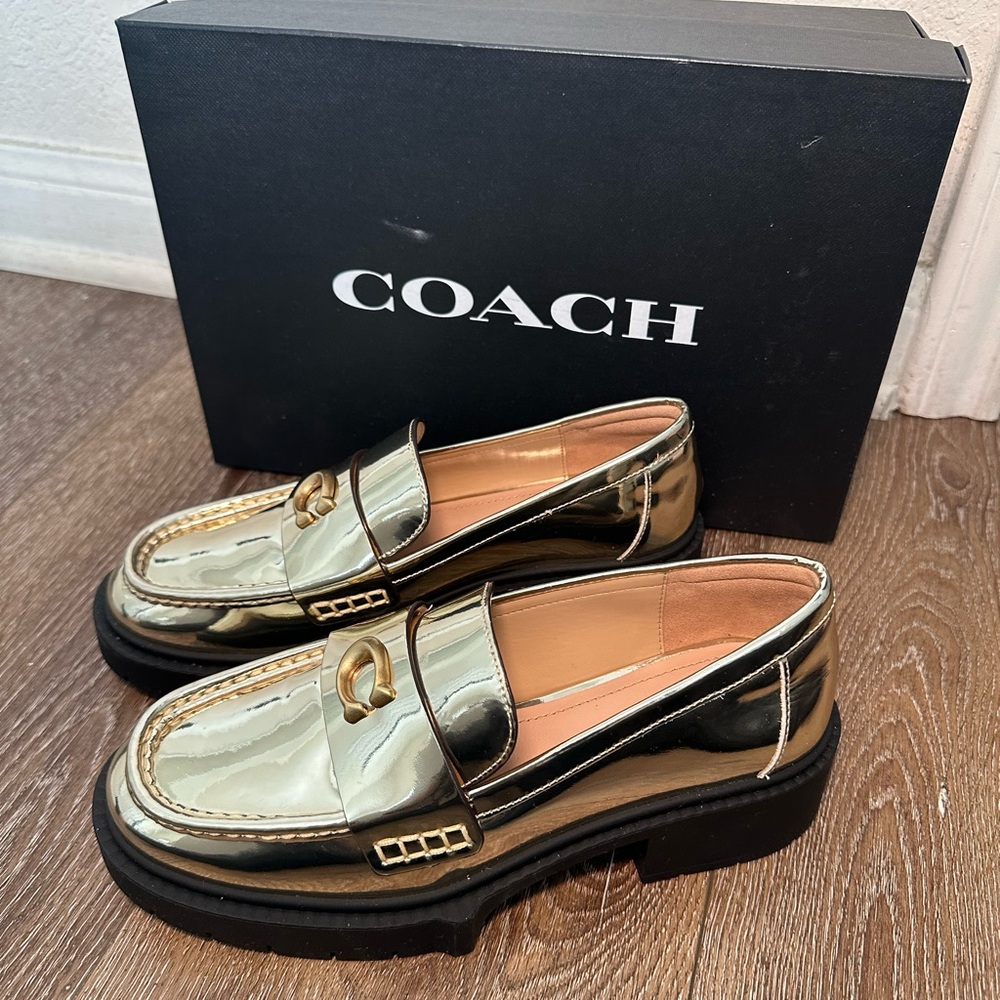 COACH LEAH METALLIC LOAFER SIZE 6 IN GOLD
